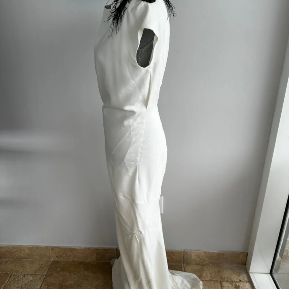 New $ 5425 Brunello Cucinelli White Silk Gown Wedding Ostrich Epaulette Sz M - Picture 4 of 5